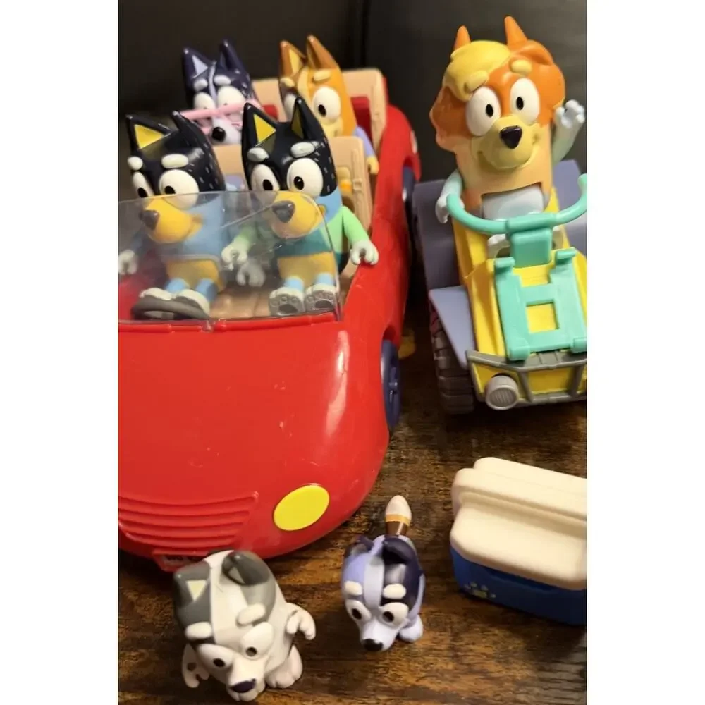 Bluey Heeler Family Vehicle Convertible Car and 8 Figure Accessory Play Set Lot